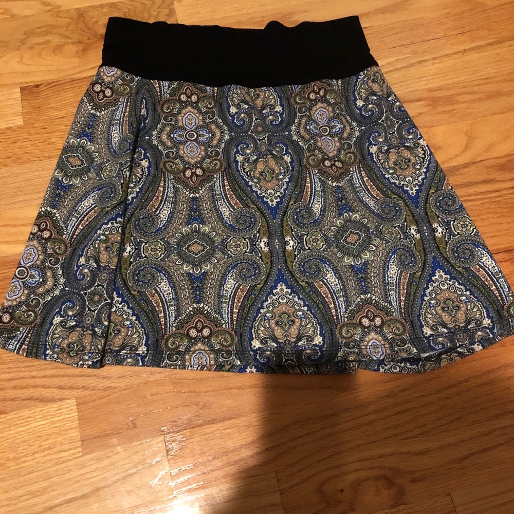 Pull on paisley stretch skirt size m
